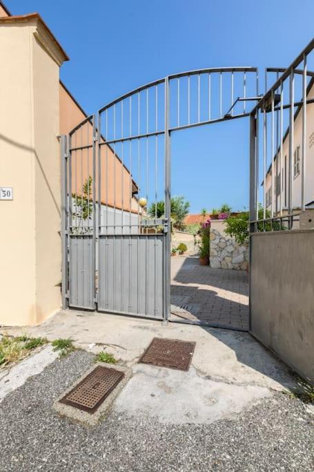 Appartamento Casa “Oasi Del Mare” Livorno Esterno foto